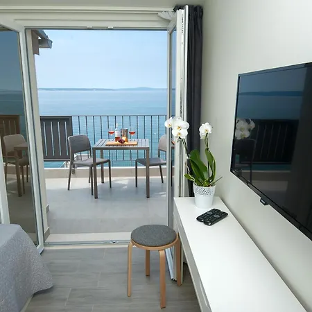 Seaside Luxury Apartment