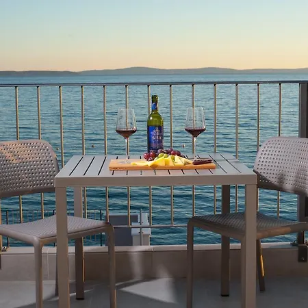Seaside Luxury Apartment
