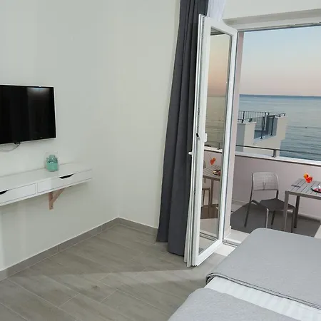Seaside Luxury Apartment