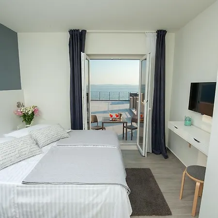 Seaside Luxury Apartment