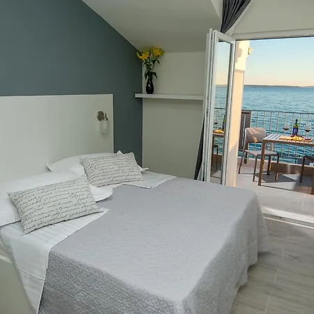 Seaside Luxury Apartment