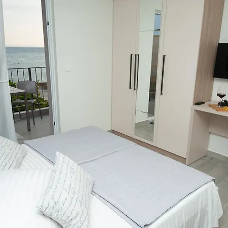 Seaside Luxury Apartment