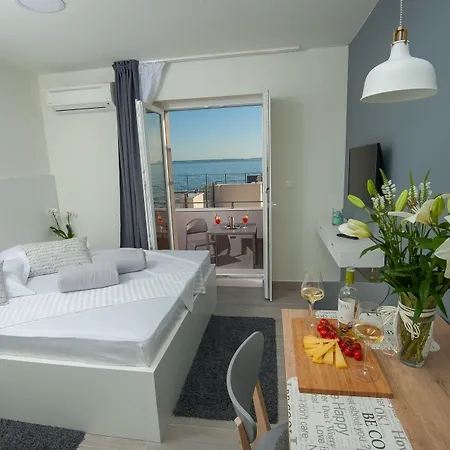 Seaside Luxury Apartment