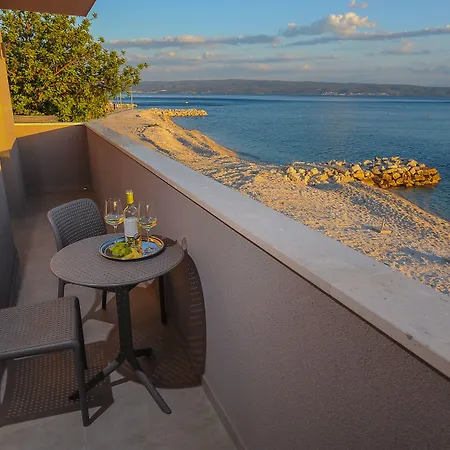 Seaside Luxury Apartment